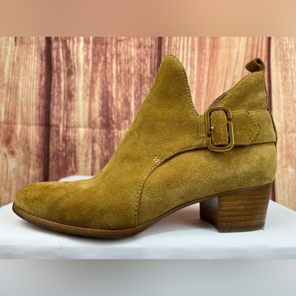 Marc Jacobs ginger tan suede interlock booties women’s size 8.5 brand size 38.5 - Picture 9 of 17